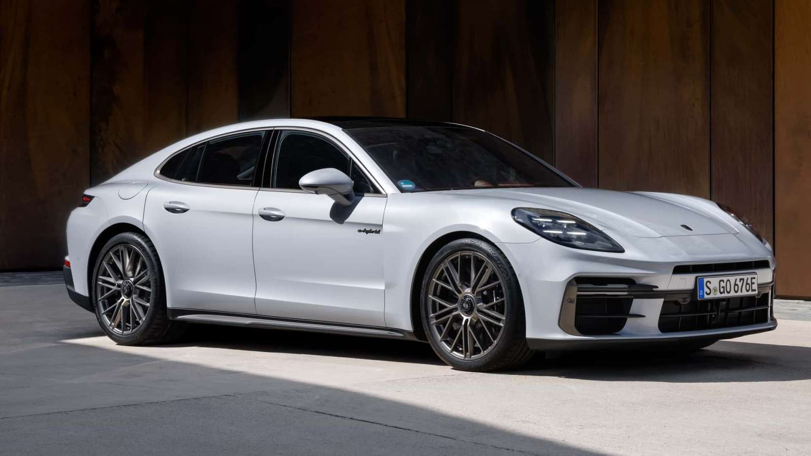 Η νέα Porsche Panamera Turbo S E-Hybrid ήρθε με 782 άλογα